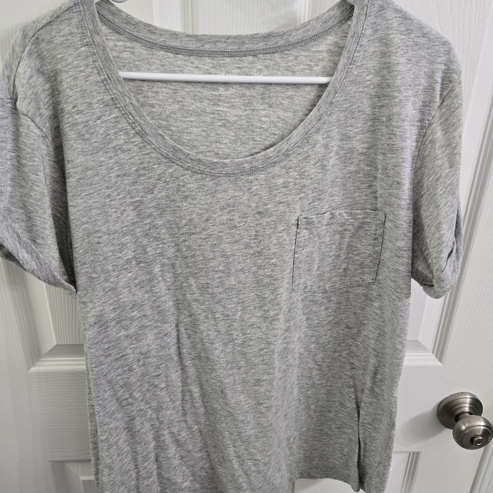 a.n.a Heather Gray Short Sleeve Tee